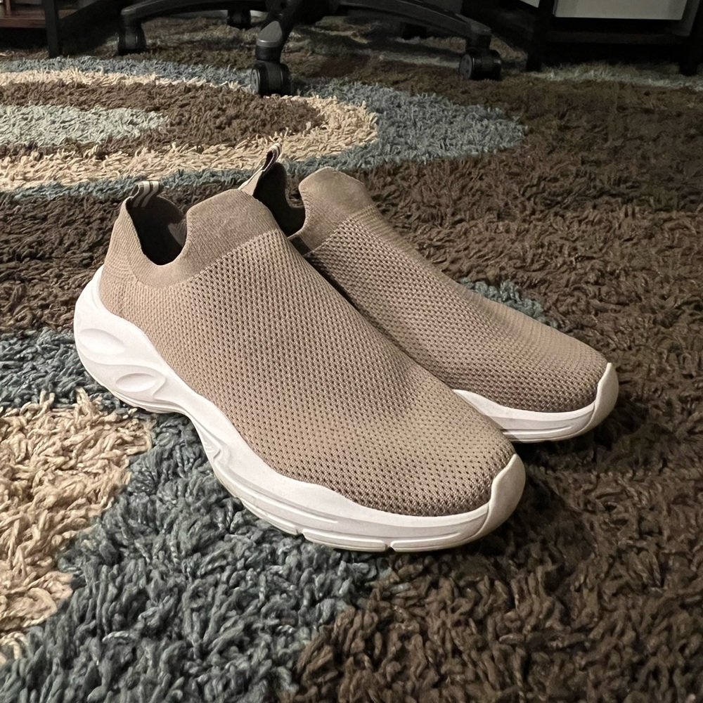 AIMN Slip on Sneakers